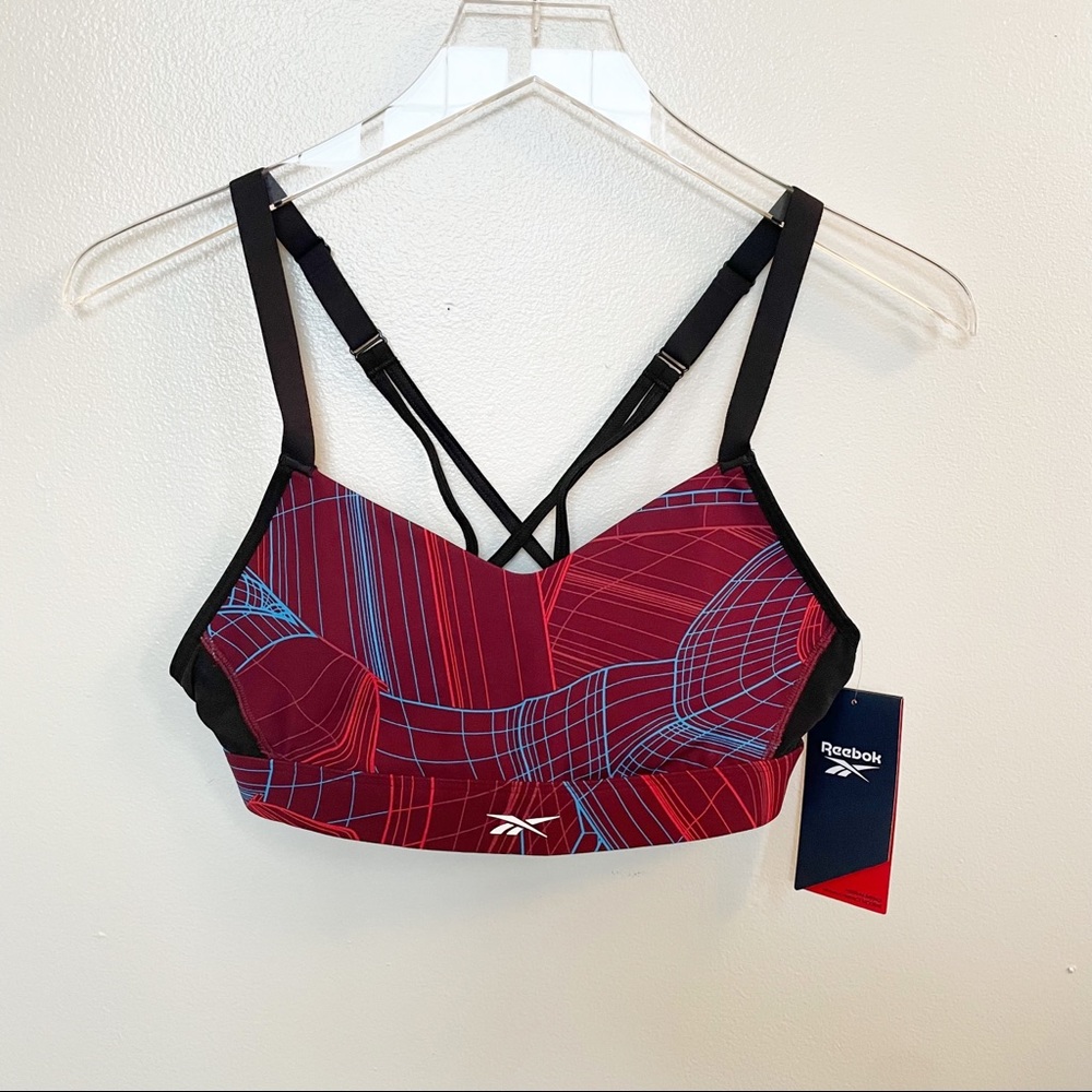 Reebok Womens Sports Bra TS Hero Strappy Tech Twist Padded Maroon Small Pullover